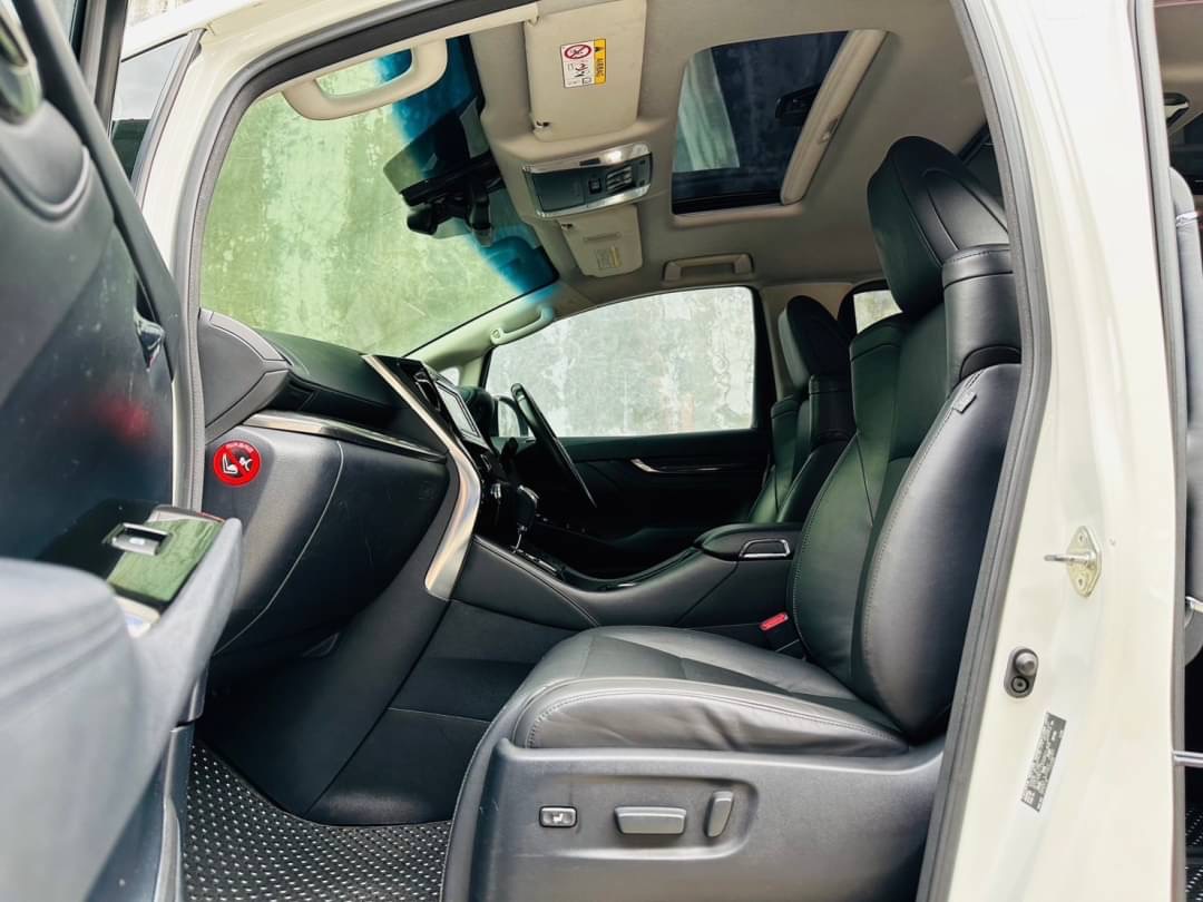 2016 Toyota Alphard สีขาว (รูปที่ 10)