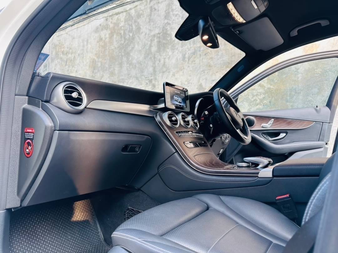2019 Mercedes-Benz GLC-Class GLC 220 d สีขาว (รูปที่ 7)