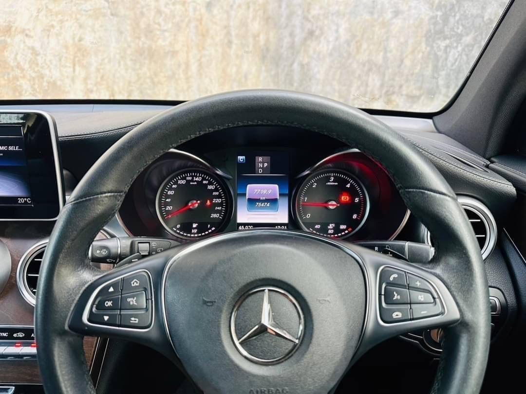 2019 Mercedes-Benz GLC-Class GLC 220 d สีขาว (รูปที่ 13)