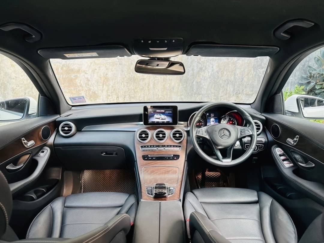 2019 Mercedes-Benz GLC-Class GLC 220 d สีขาว (รูปที่ 8)