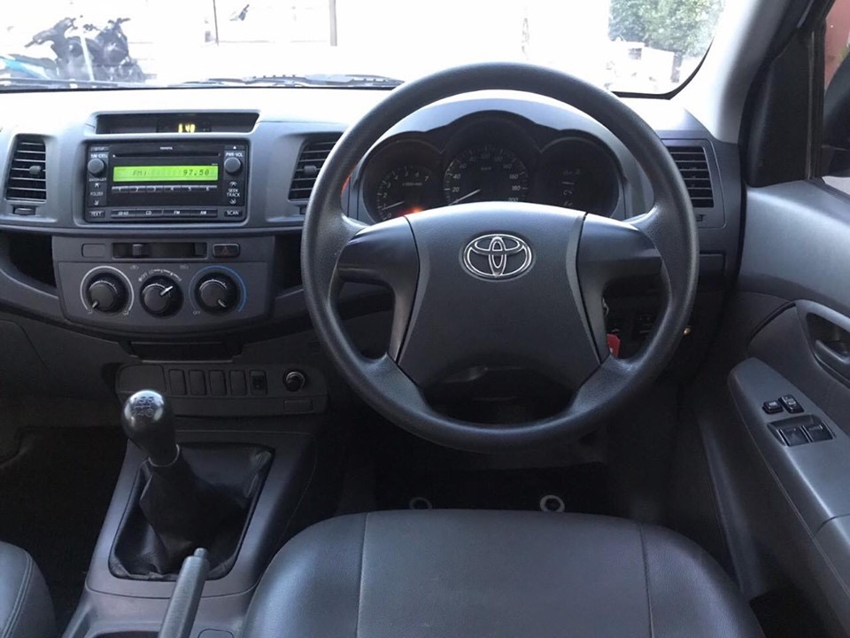 Toyota Hilux Vigo Extra cab ปี 2013 สีขาว