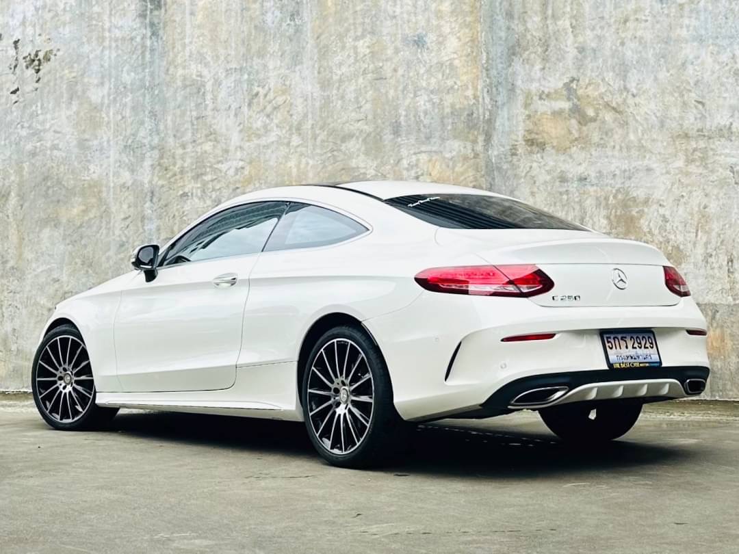 2017 Mercedes-Benz C-Class C 250 Coupe AMG สีขาว (รูปที่ 4)