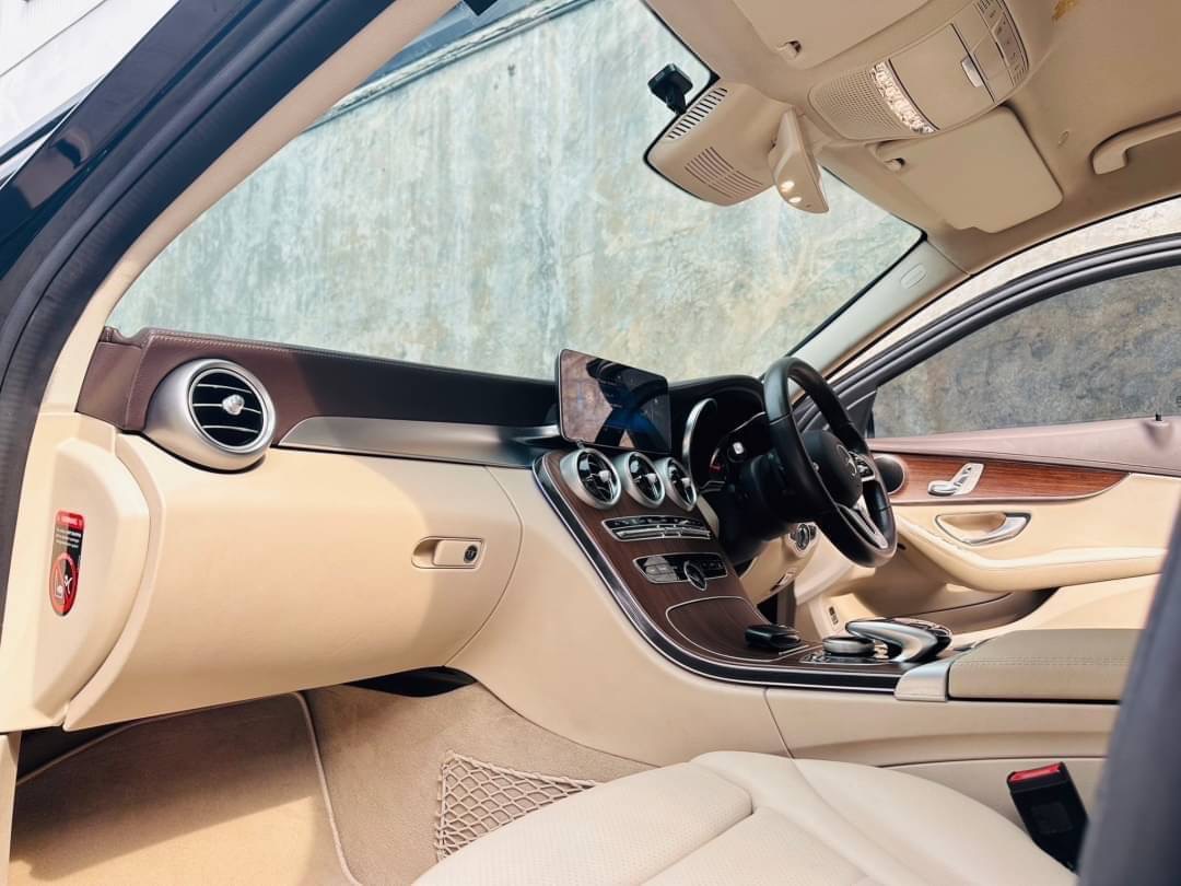 2019 Mercedes-Benz C-Class C 220 d สีดำ (รูปที่ 13)
