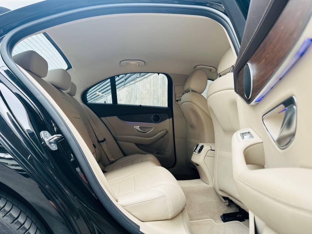2019 Mercedes-Benz C-Class C 220 d สีดำ (รูปที่ 8)