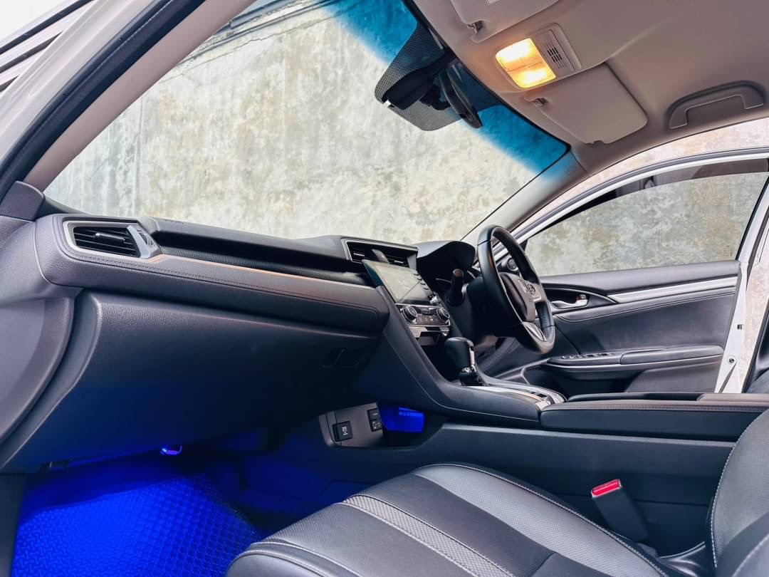 2020 Honda Civic Sedan สีขาว (รูปที่ 10)