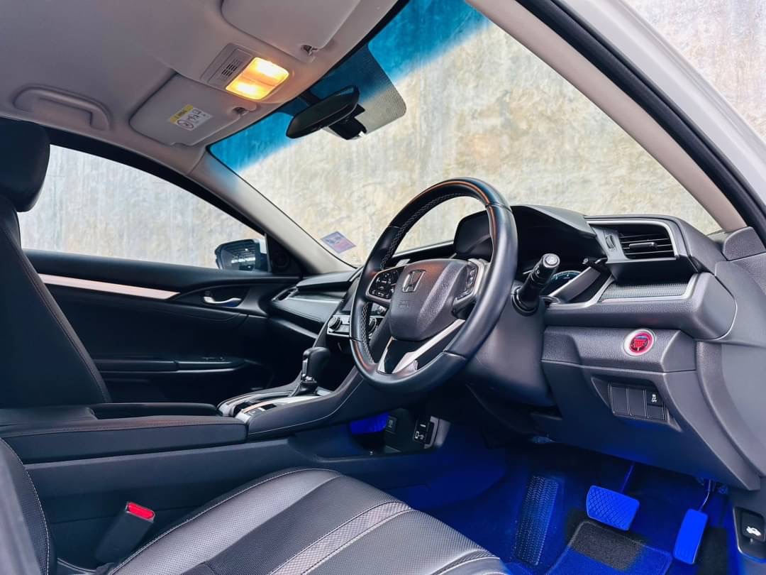 2020 Honda Civic Sedan สีขาว (รูปที่ 6)