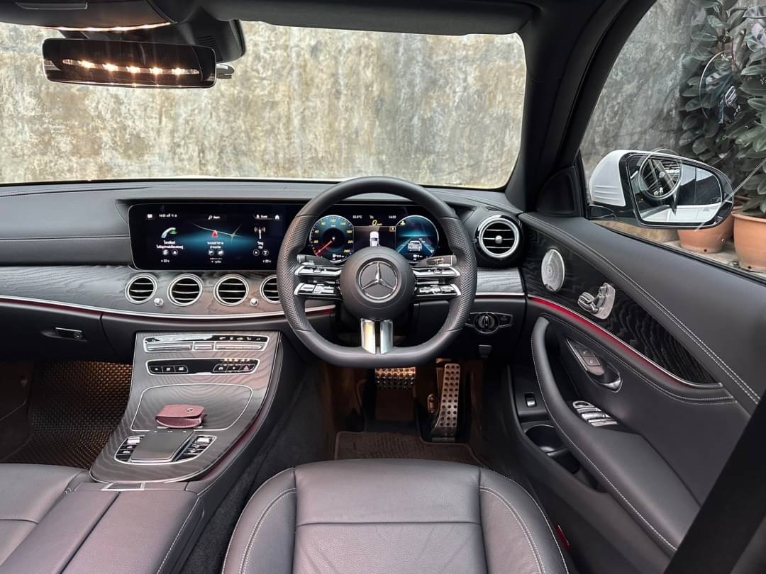 2021 Mercedes-Benz E-Class W213 E300e สีขาว (รูปที่ 16)