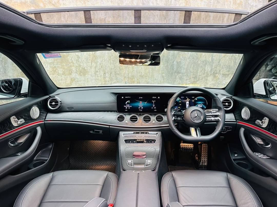 2021 Mercedes-Benz E-Class W213 E300e สีขาว (รูปที่ 12)