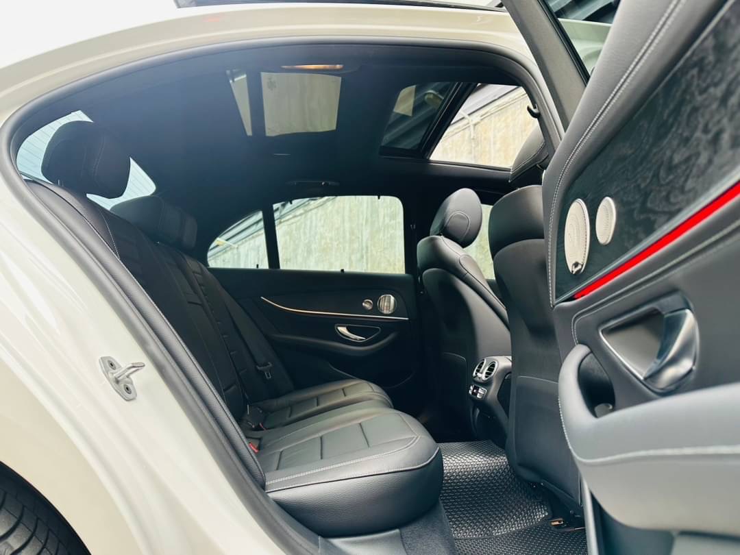 2021 Mercedes-Benz E-Class W213 E300e สีขาว (รูปที่ 13)