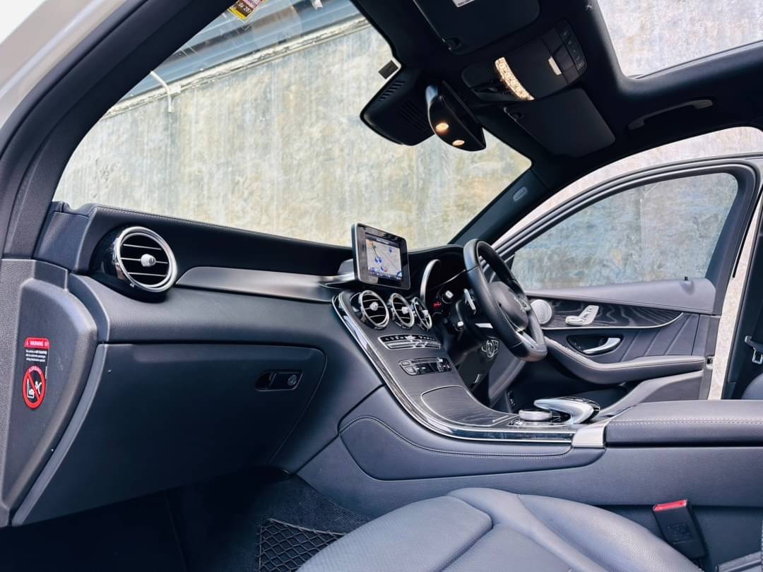 2019 Mercedes-Benz GLC-Class GLC 250 d สีเงิน (รูปที่ 15)