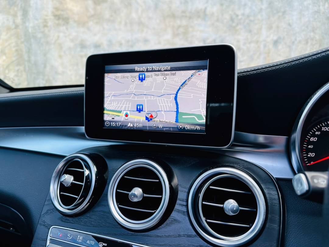 2019 Mercedes-Benz GLC-Class GLC 250 d สีเงิน (รูปที่ 12)