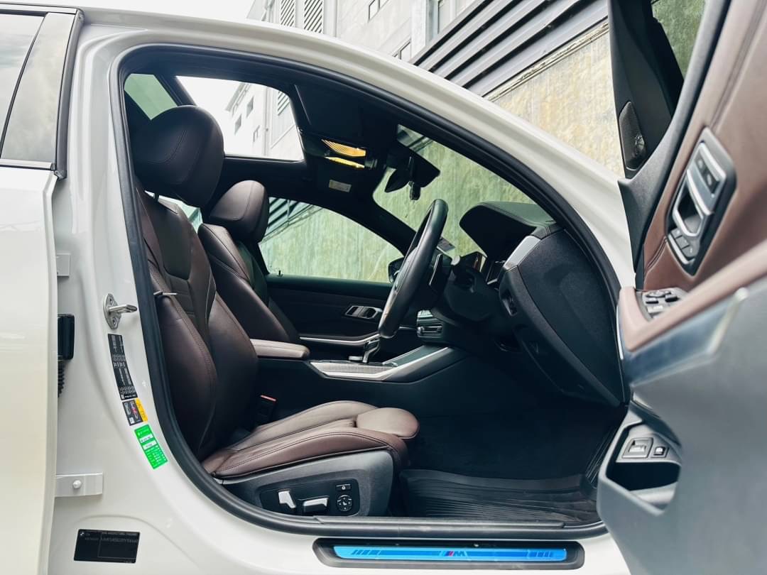2021 BMW 330e M Sport Plug-in Hybrid โฉม G20 สีขาว (รูปที่ 13)