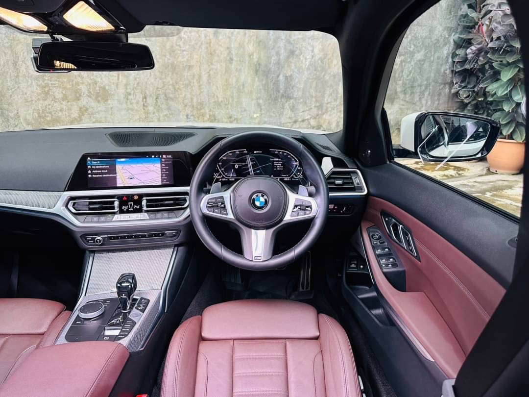 2021 BMW 330e M Sport Plug-in Hybrid โฉม G20 สีขาว (รูปที่ 16)