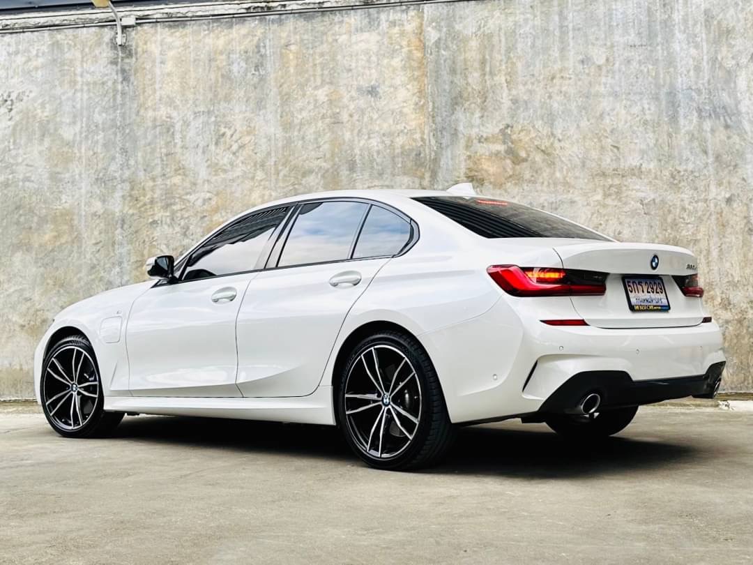 2021 BMW 330e M Sport Plug-in Hybrid โฉม G20 สีขาว