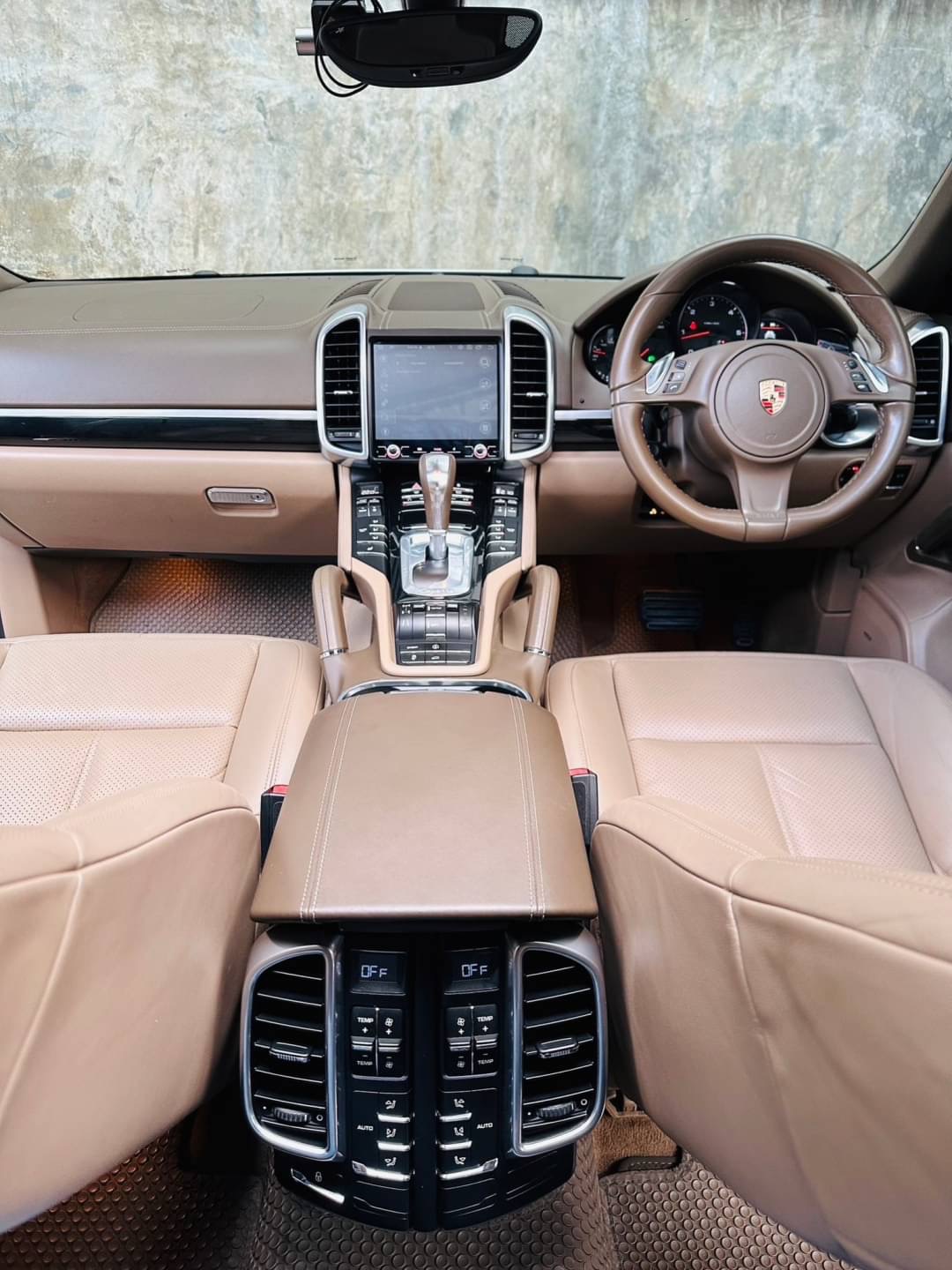 2012 Porsche Cayenne สีขาว (รูปที่ 16)