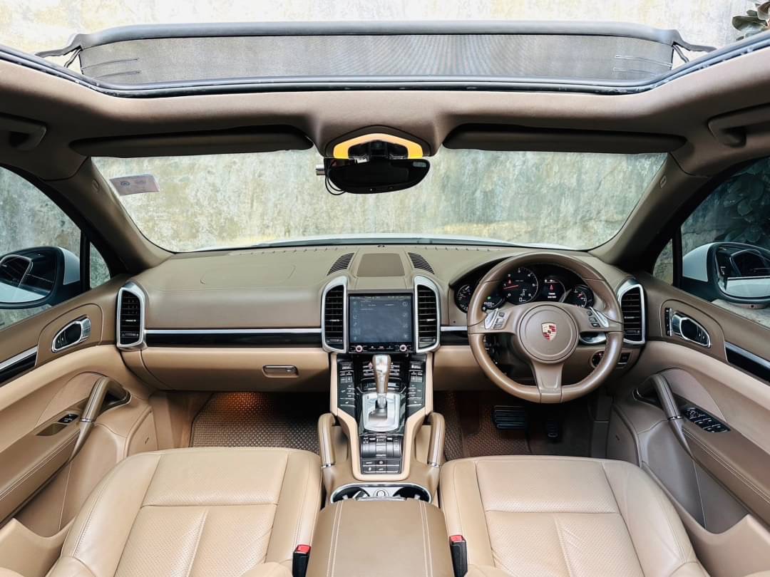 2012 Porsche Cayenne สีขาว (รูปที่ 10)