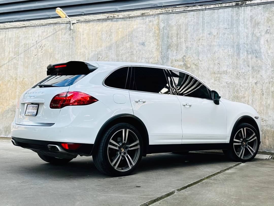 2012 Porsche Cayenne สีขาว (รูปที่ 8)