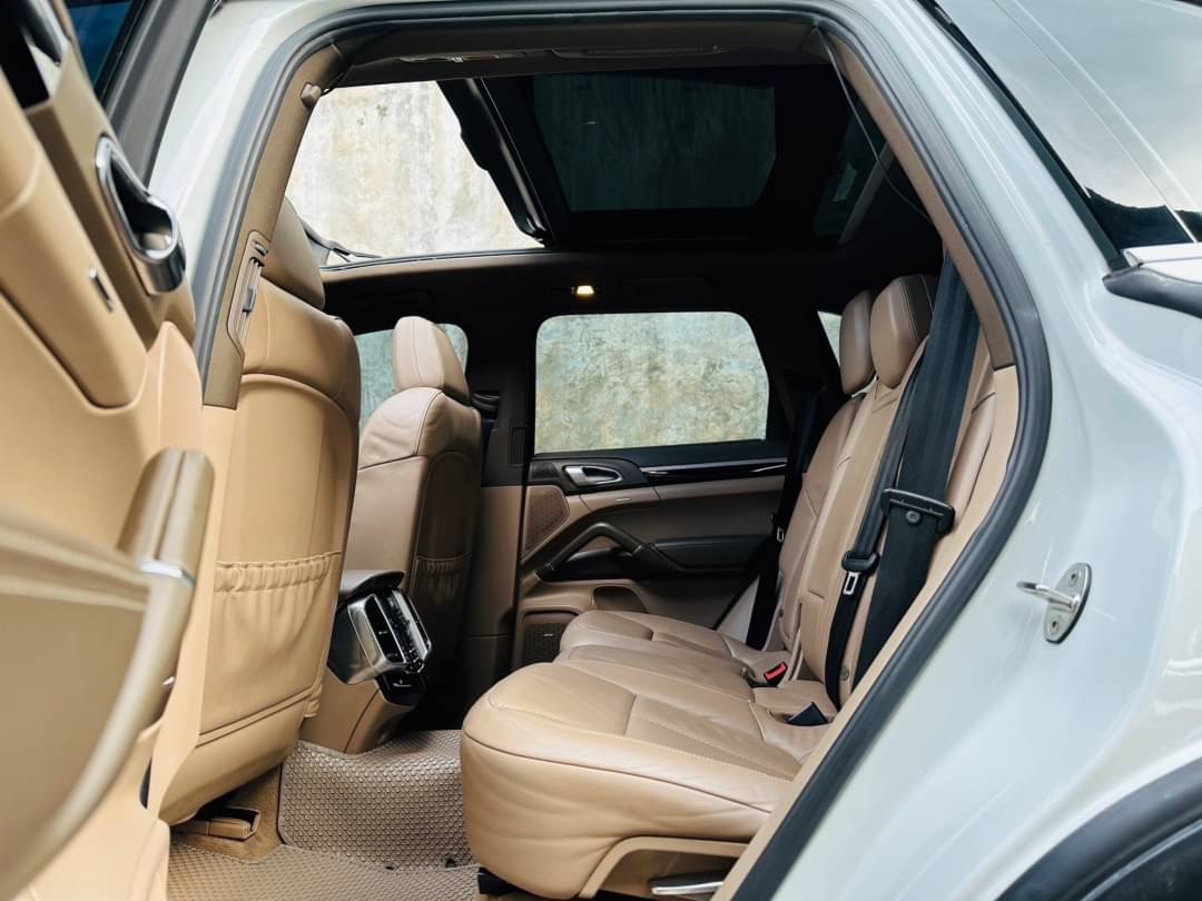 2012 Porsche Cayenne สีขาว (รูปที่ 14)