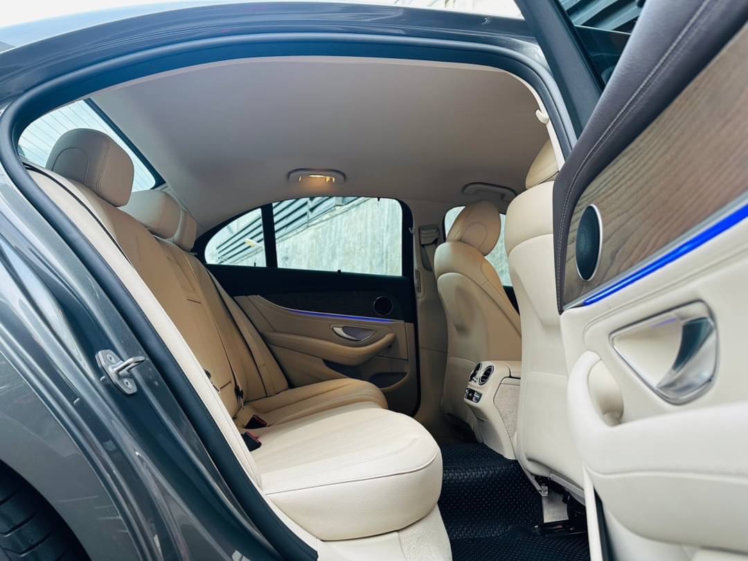 2018 Mercedes-Benz E-Class W213 E350 สีเทา (รูปที่ 12)