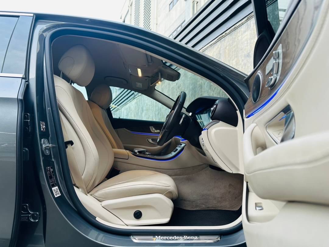 2018 Mercedes-Benz E-Class W213 E350 สีเทา (รูปที่ 13)