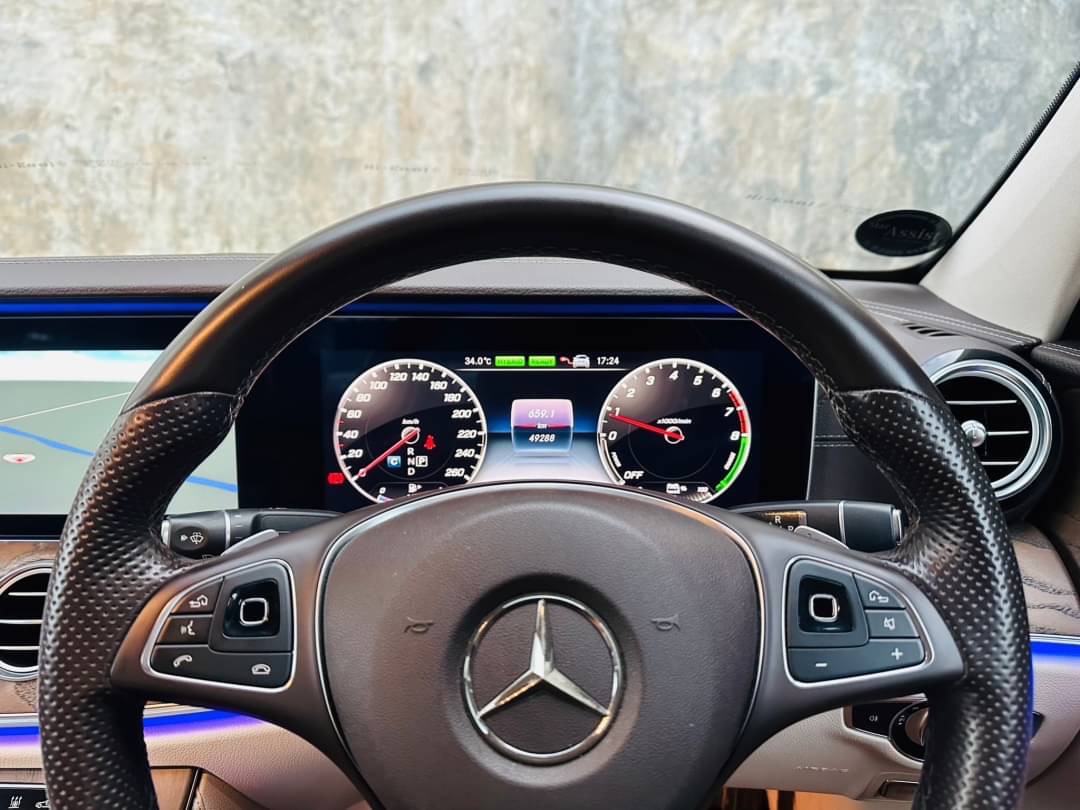 2018 Mercedes-Benz E-Class W213 E350 สีเทา (รูปที่ 9)