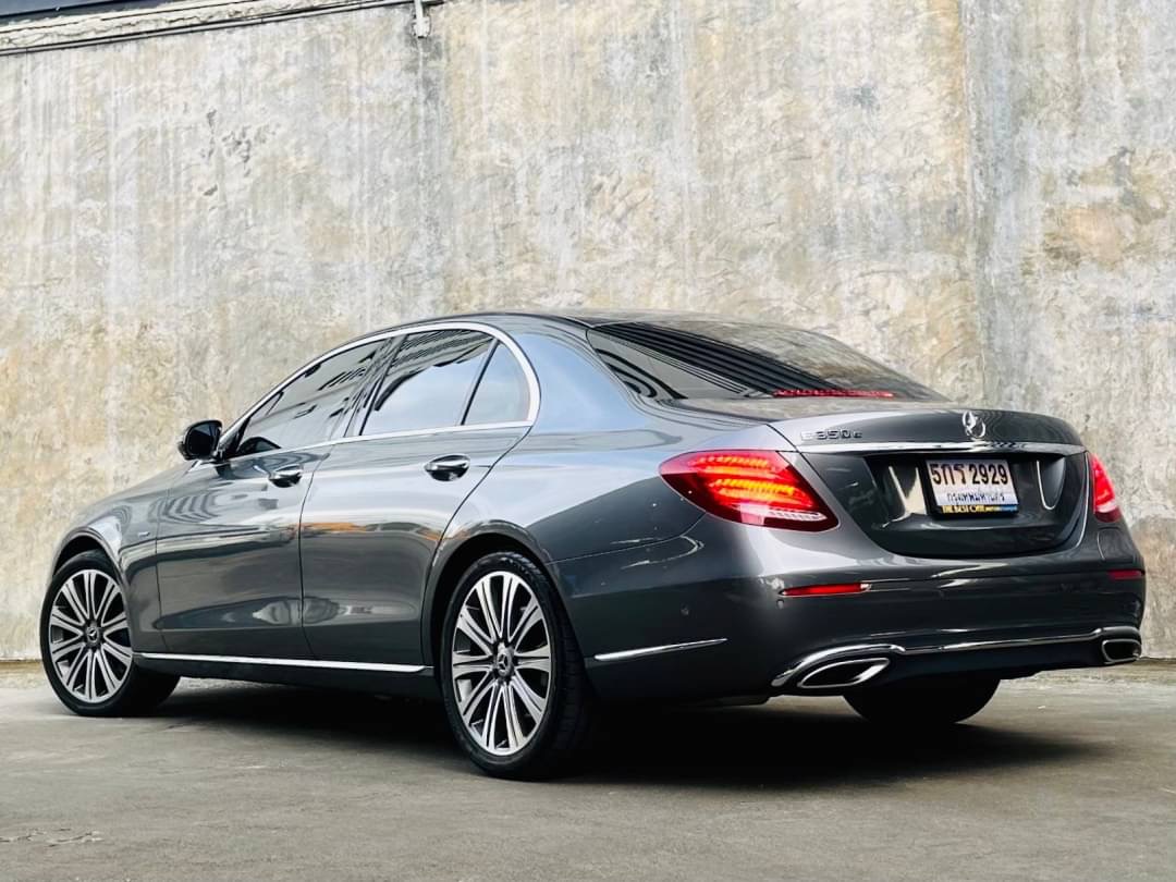 2018 Mercedes-Benz E-Class W213 E350 สีเทา (รูปที่ 5)