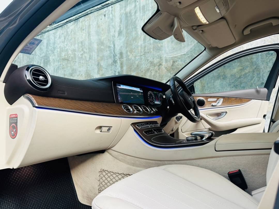 2018 Mercedes-Benz E-Class W213 E350 สีเทา (รูปที่ 11)