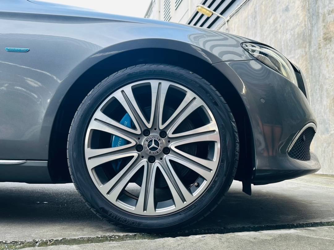 2018 Mercedes-Benz E-Class W213 E350 สีเทา (รูปที่ 2)
