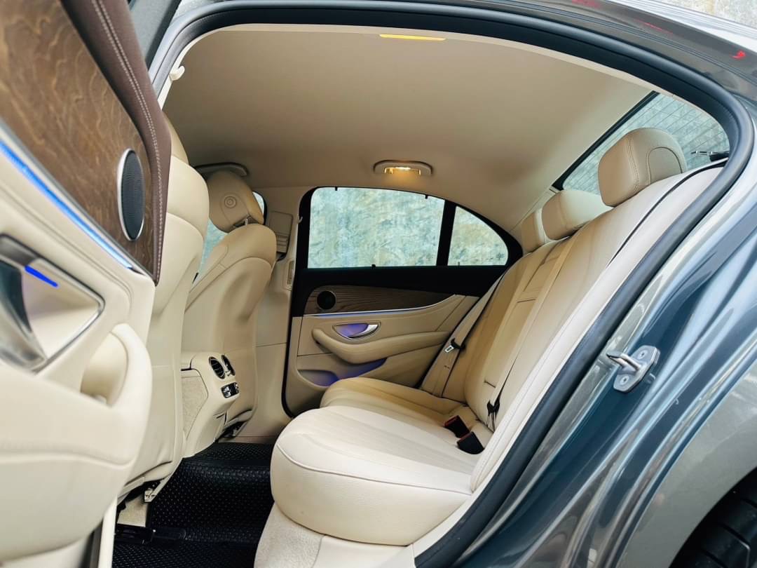 2018 Mercedes-Benz E-Class W213 E350 สีเทา (รูปที่ 17)