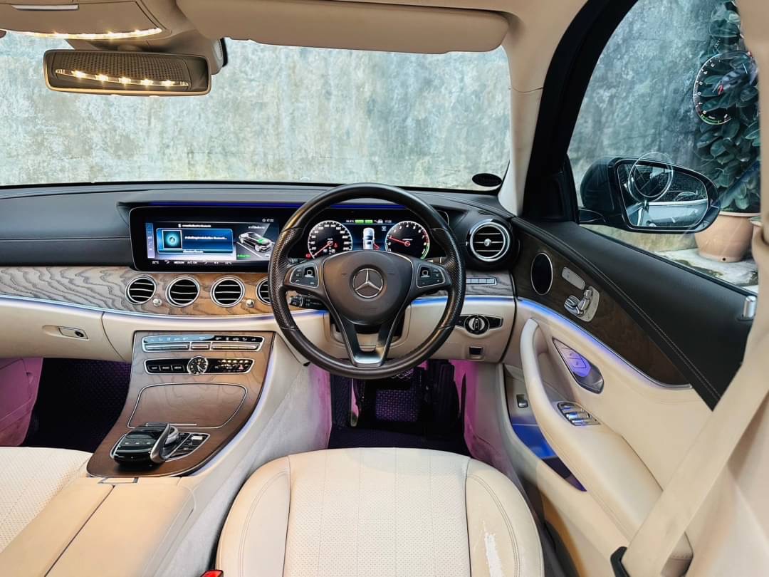 2018 Mercedes-Benz E-Class W213 E350 สีเทา (รูปที่ 16)