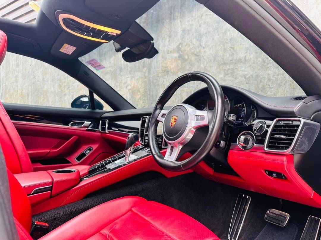 2015 Porsche Panamera สีดำ (รูปที่ 13)