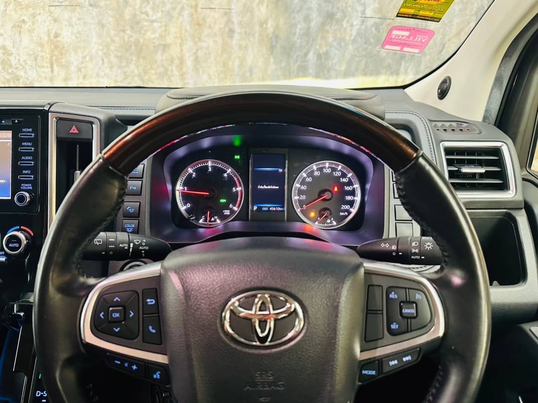 2020 Toyota Majesty สีดำ (รูปที่ 14)