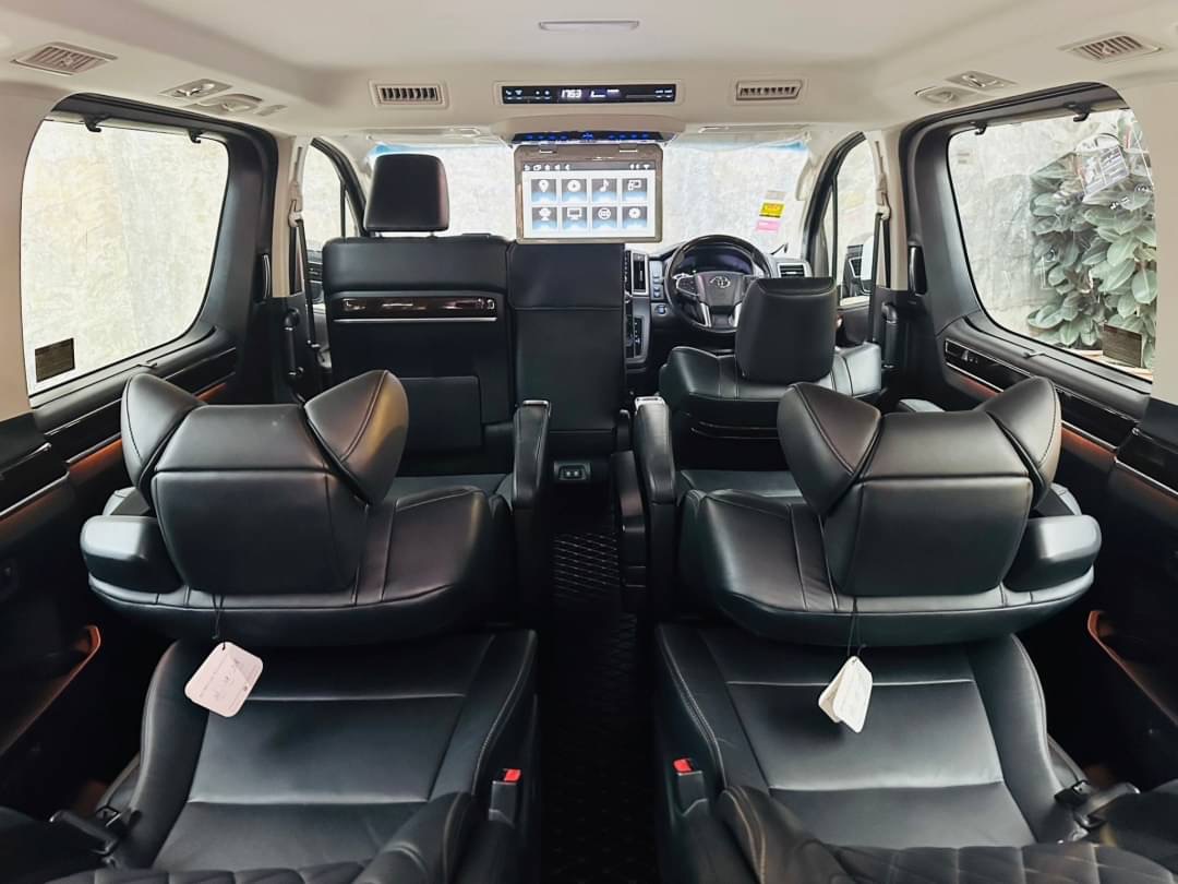 2020 Toyota Majesty สีดำ (รูปที่ 10)