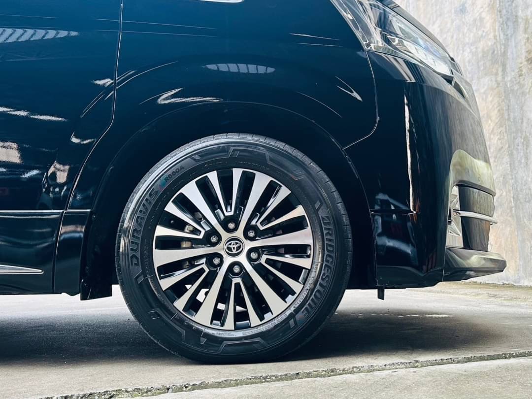 2020 Toyota Majesty สีดำ (รูปที่ 2)