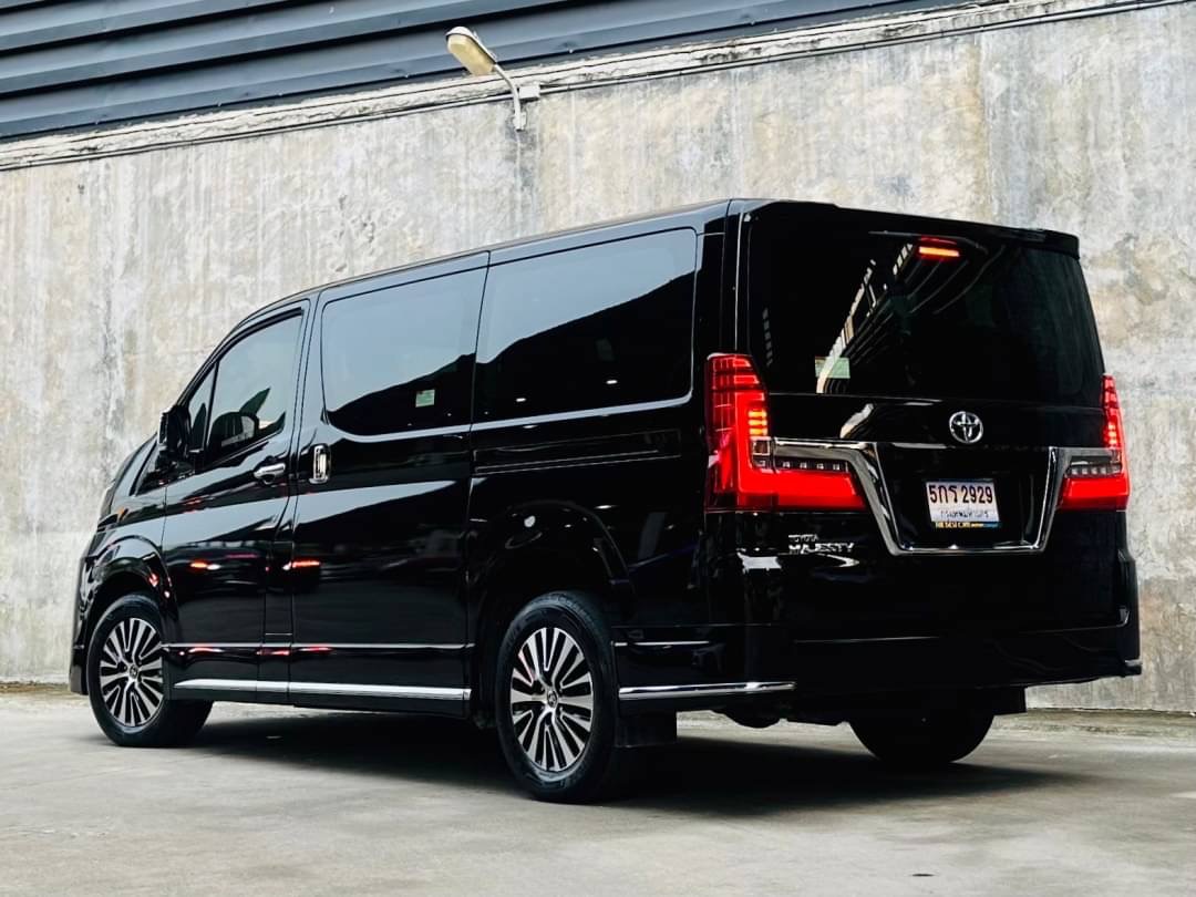 2020 Toyota Majesty สีดำ (รูปที่ 4)