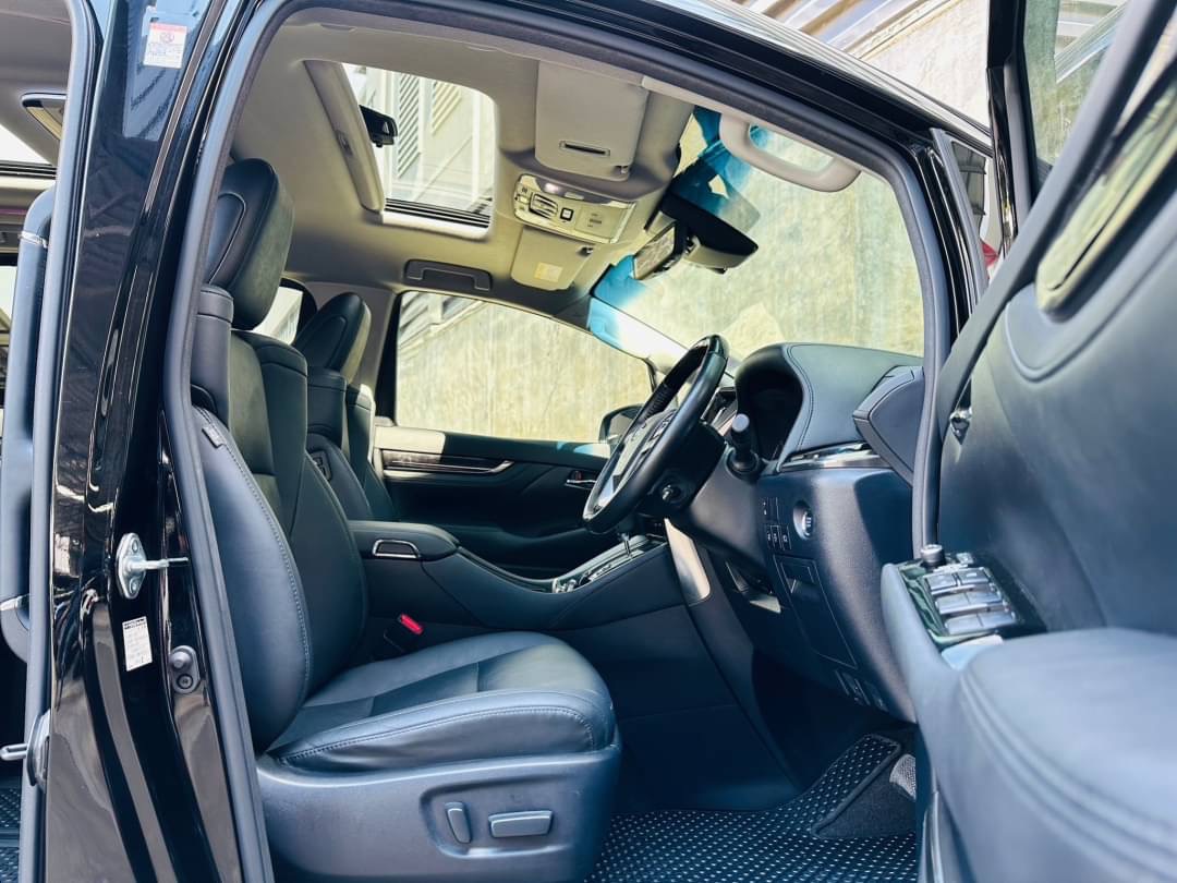 2022 Toyota Alphard สีดำ (รูปที่ 3)