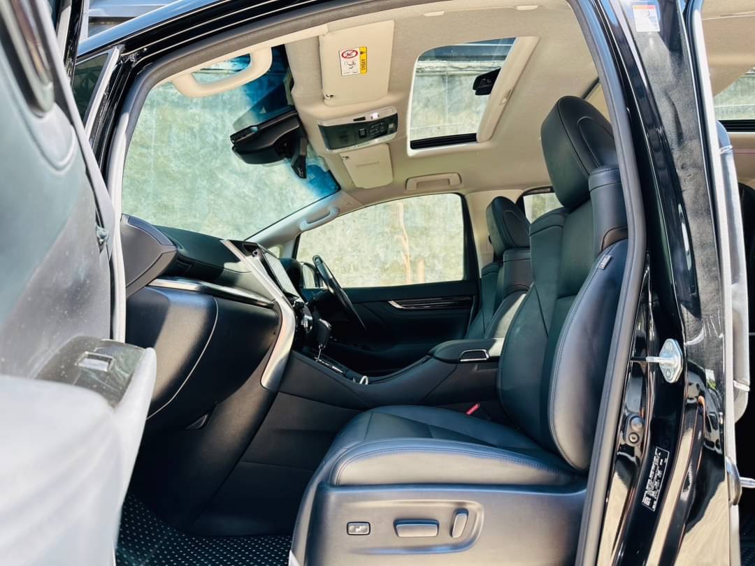 2022 Toyota Alphard สีดำ (รูปที่ 9)