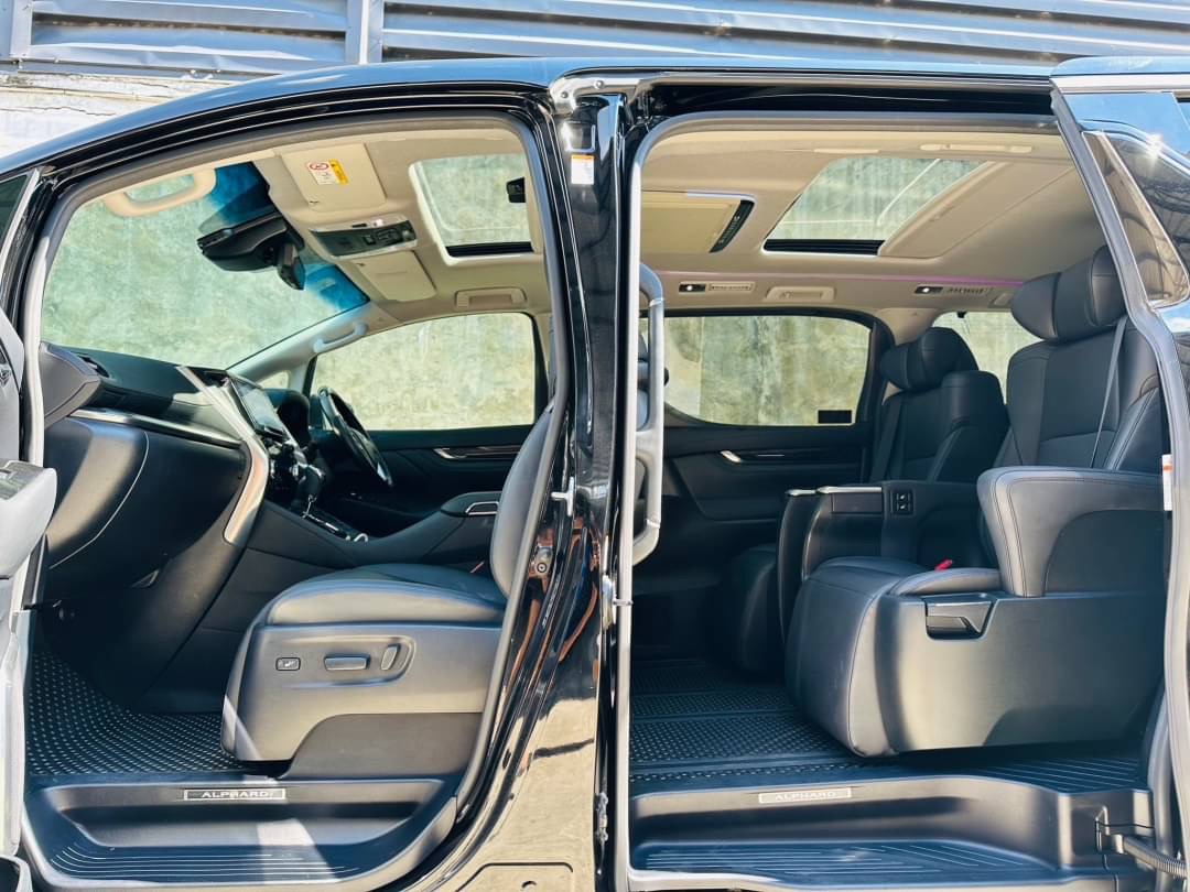 2022 Toyota Alphard สีดำ (รูปที่ 18)