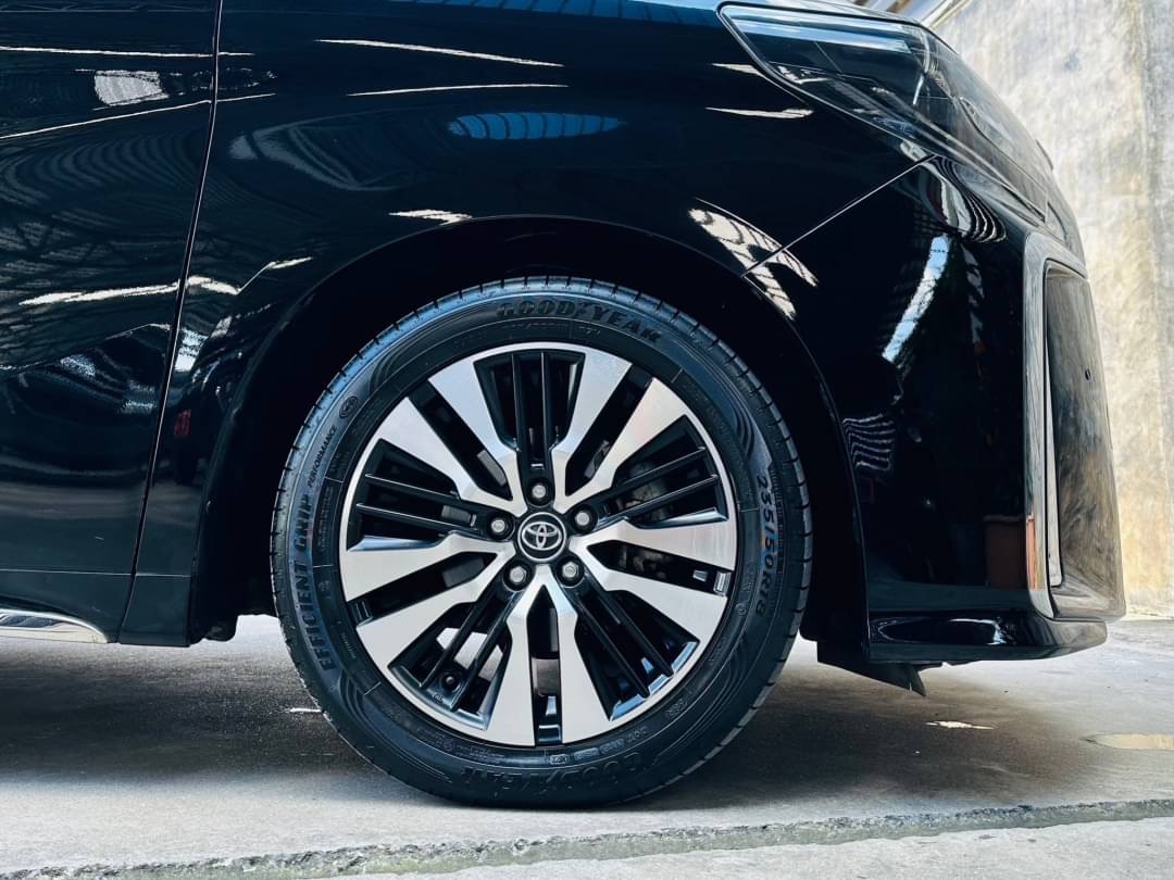 2022 Toyota Alphard สีดำ (รูปที่ 5)
