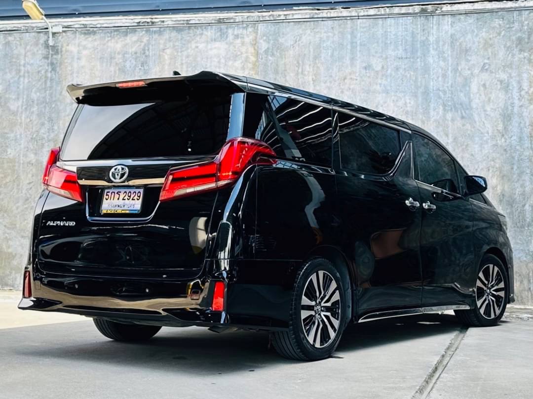2022 Toyota Alphard สีดำ (รูปที่ 6)