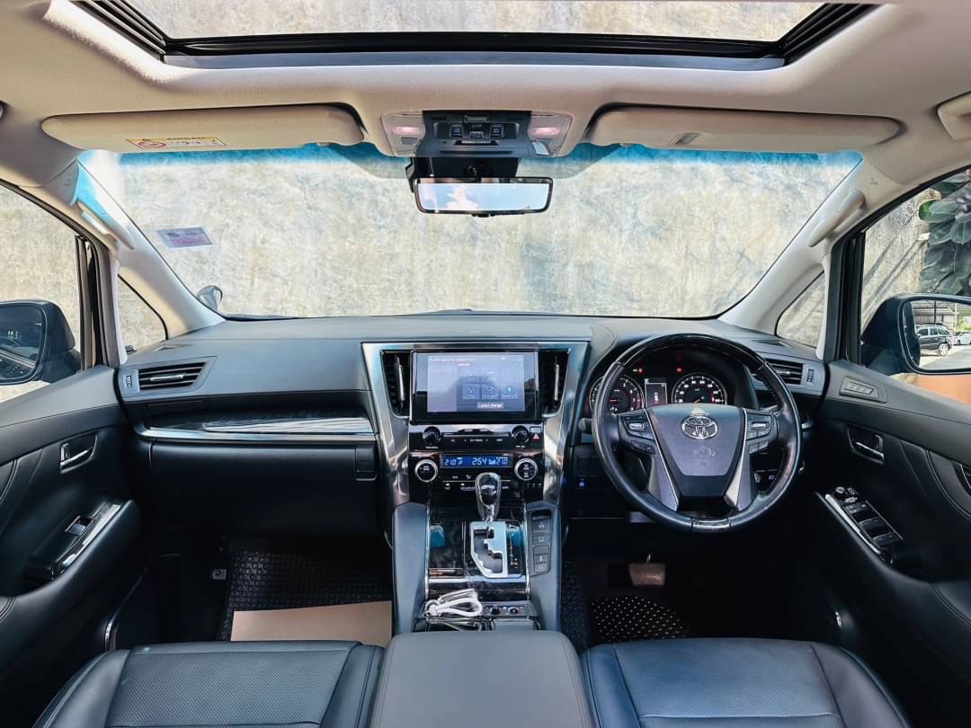 2022 Toyota Alphard สีดำ (รูปที่ 11)