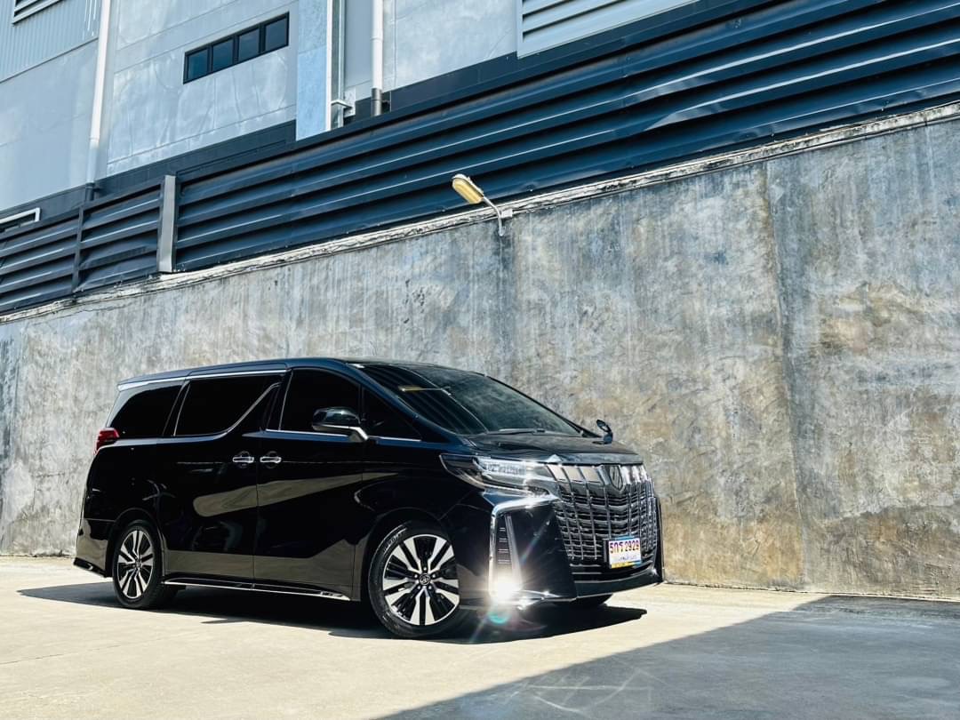 2022 Toyota Alphard สีดำ (รูปที่ 8)