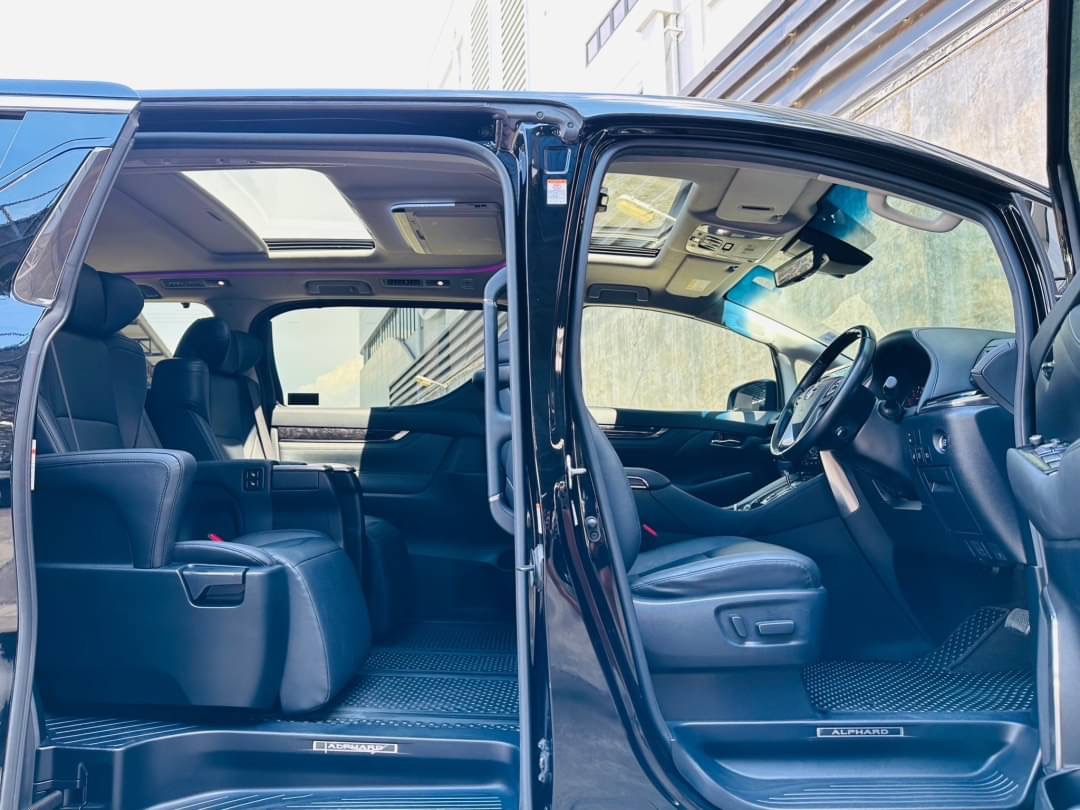 2022 Toyota Alphard สีดำ (รูปที่ 13)