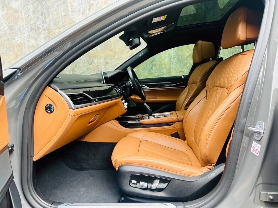 2020 BMW LCI 730Ld SDRIVE M-Sport สีเทา (รูปที่ 19)
