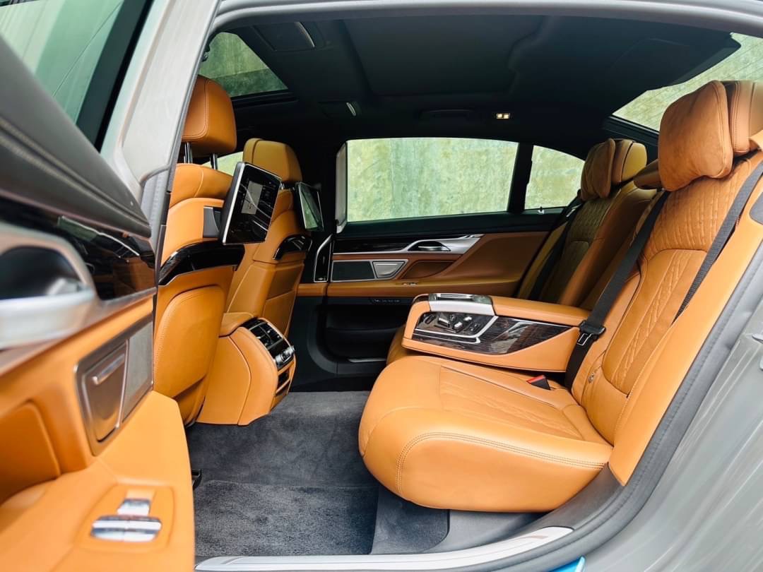 2020 BMW LCI 730Ld SDRIVE M-Sport สีเทา (รูปที่ 18)