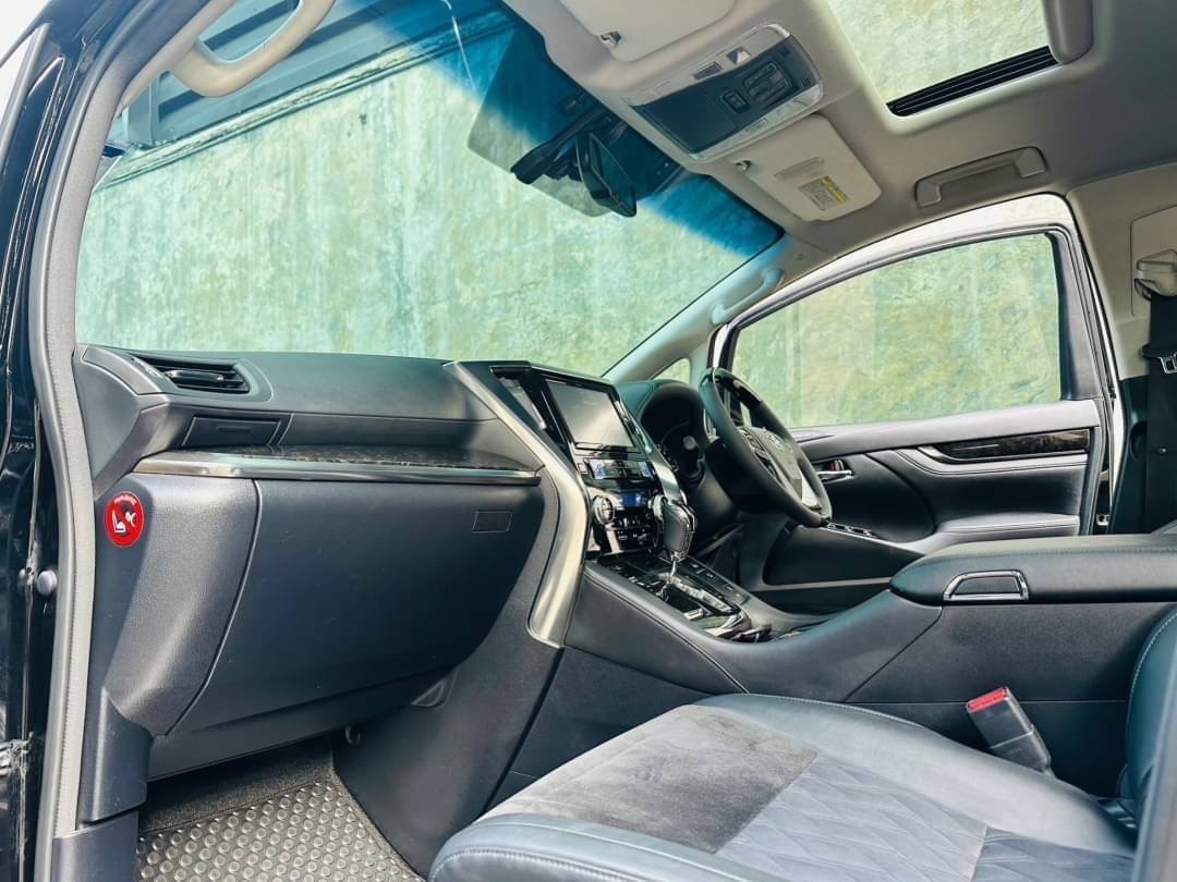 2015 Toyota Vellfire สีดำ (รูปที่ 15)