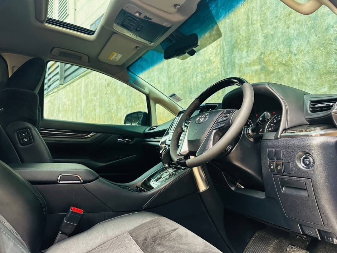 2015 Toyota Vellfire สีดำ (รูปที่ 9)