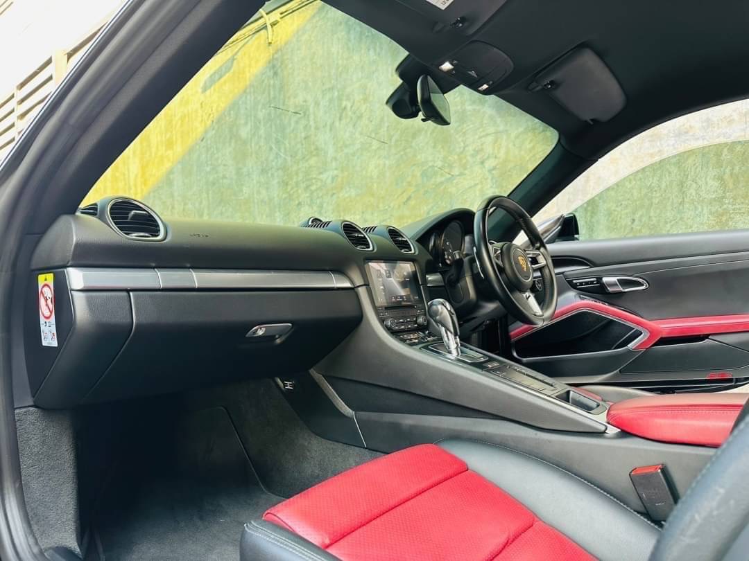 2018 Porsche Cayman สีดำ (รูปที่ 10)
