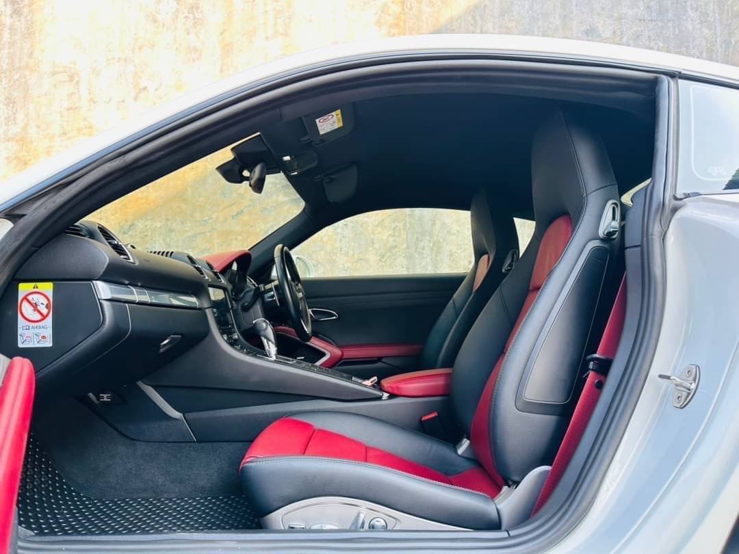 2017 Porsche Cayman สีขาว (รูปที่ 13)