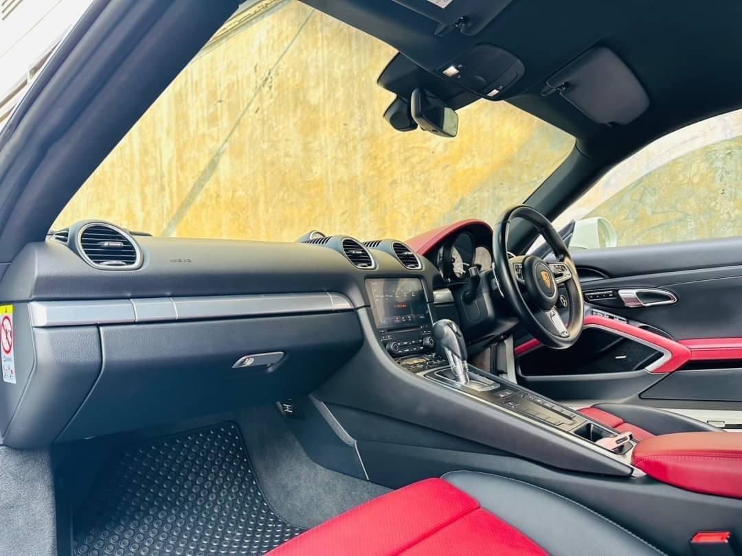 2017 Porsche Cayman สีขาว (รูปที่ 14)